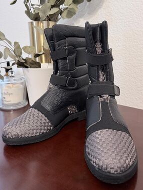 Bernie Mev Women’s Black Quilted Puffer Boots with Gunmetal Woven Accents Size 7